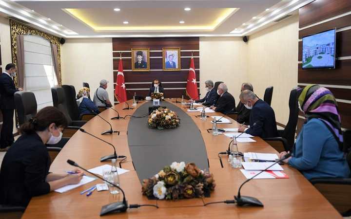 VALİ HALKI DİNLEDİ