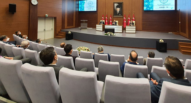 Vali Yavuz, Covid-19’u Her Yönüyle Masaya Yatırdı