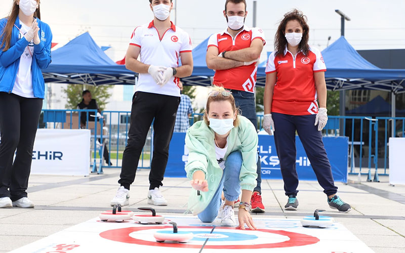 vatandaşları Floor Curling ile tanıştırdı