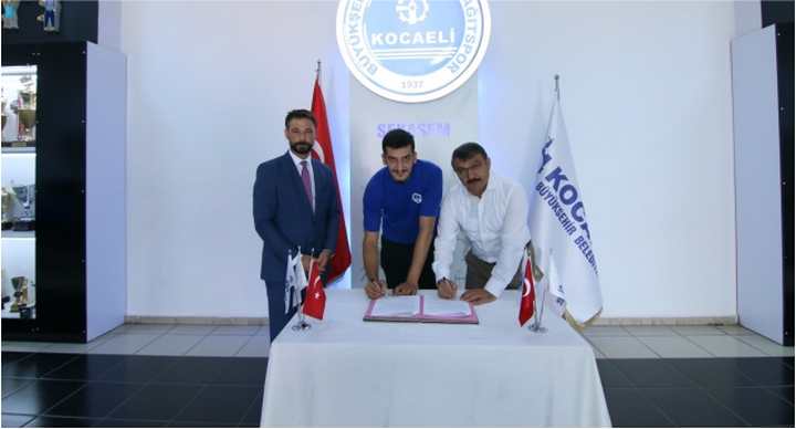 Voleybolda imzalar atıldı