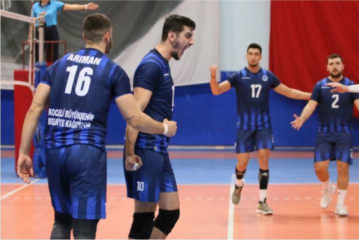 voleybolda liderliğini sürdürdü