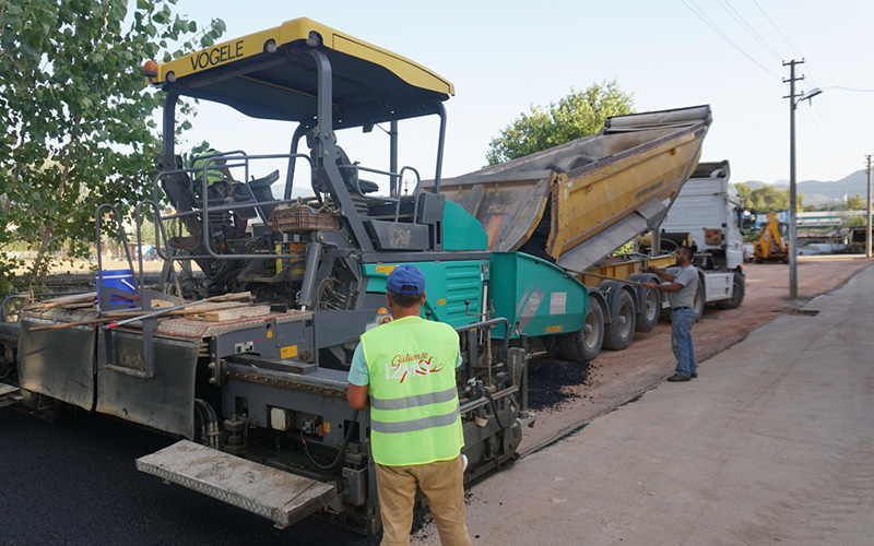 Yeni asfalt yola kavuştu