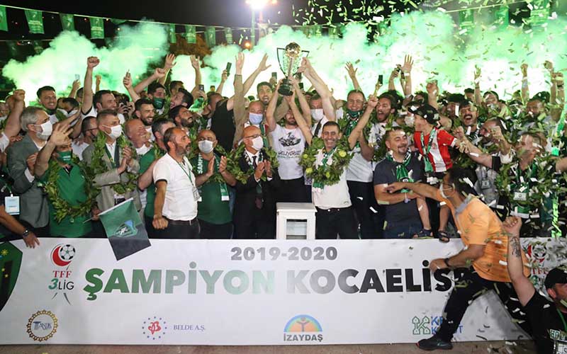 Yer siyah gök yeşil şampiyon Kocaelispor