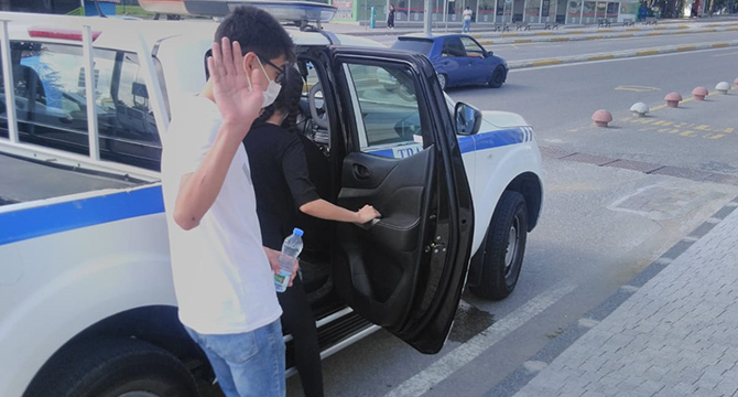 YKS’ye geç kalan öğrencilerin imdadına zabıta yetişti