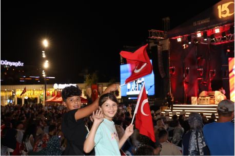 7’den 77’ye demokrasi aşkı