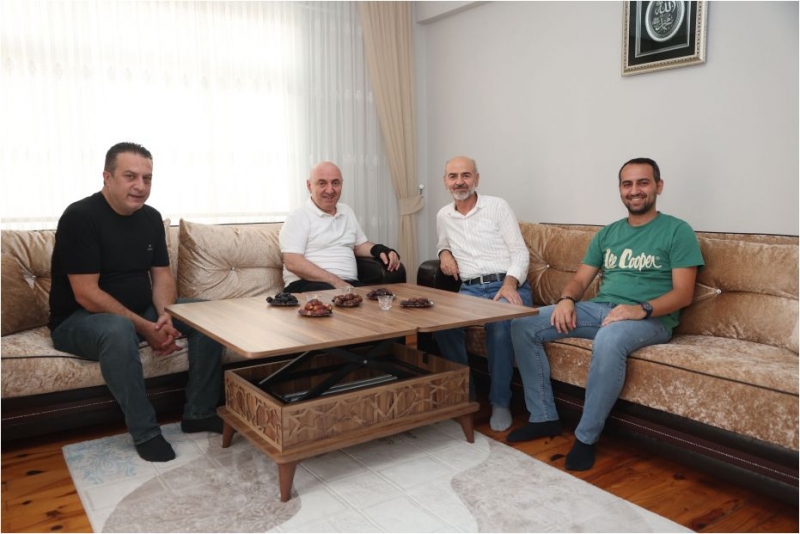 Başkan Bıyık’tan Hacdan dönen Darıcalılara hayırlı olsun ziyareti
