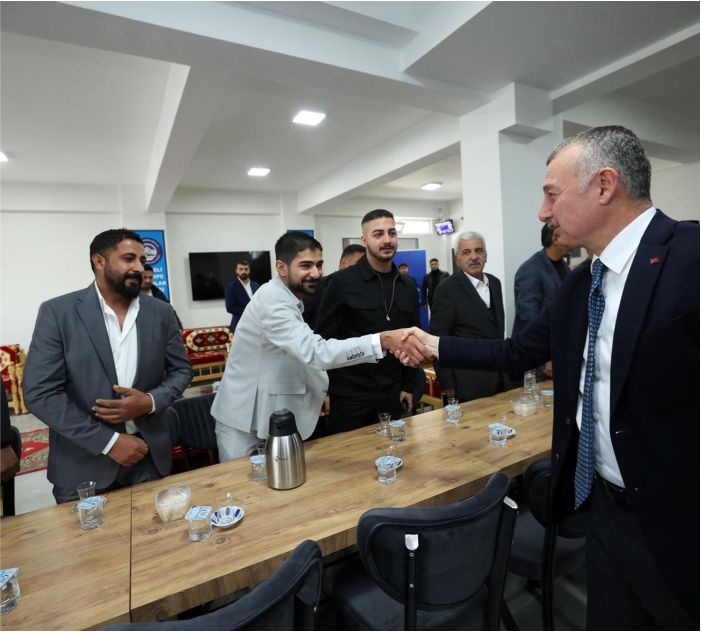 Başkan Büyükakın, Ağrılılarla bir araya geldi