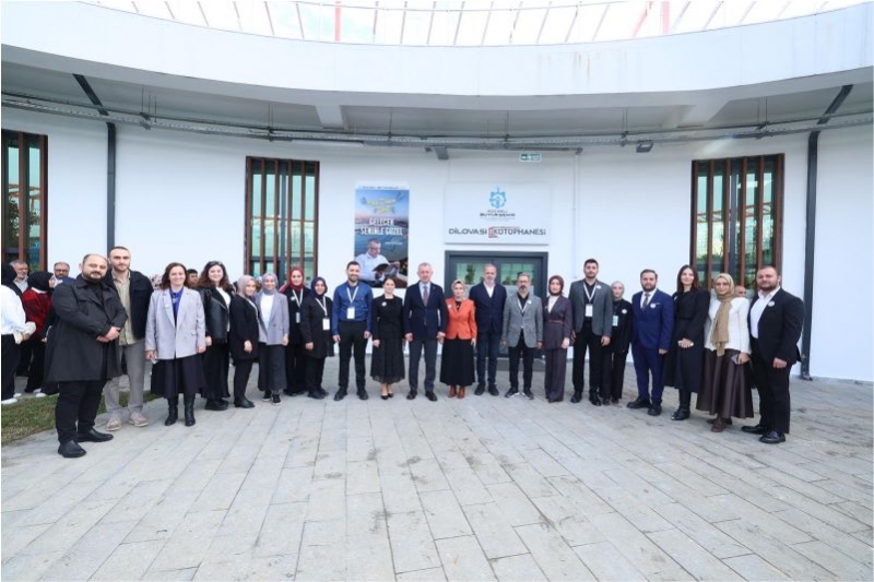 Büyükakın: Kütüphanelerde gençlerimizi geleceğe hazırlıyoruz