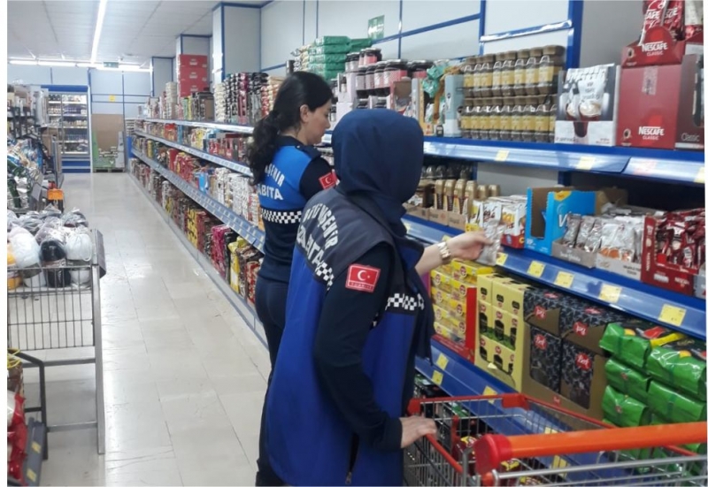 Büyükşehir zabıtasından market denetimi
