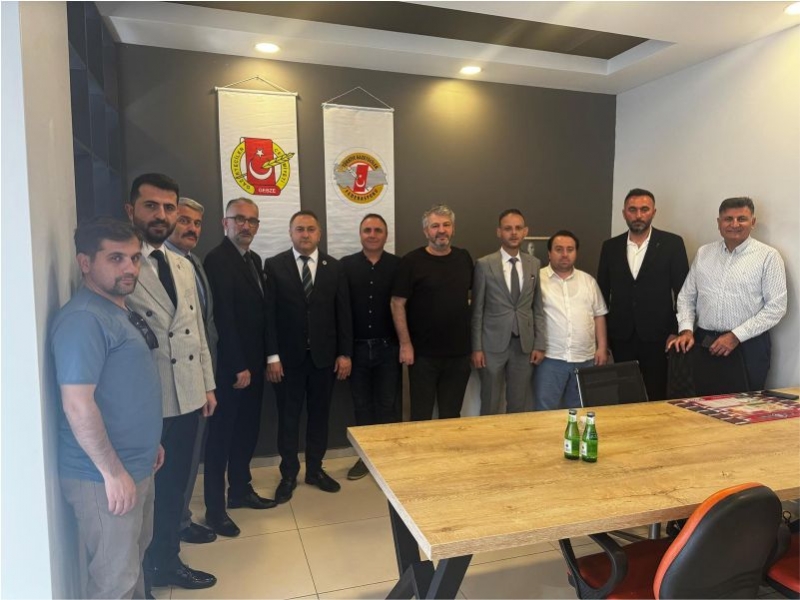 Gazeteciler Cemiyeti’ni ziyaret etti.