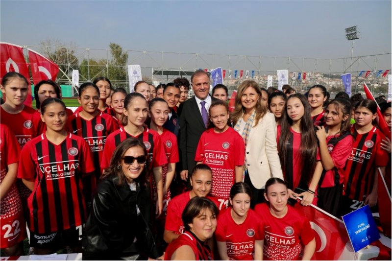 İBB, BALAT SPOR TESİSLERİ’Nİ BAŞTAN AŞAĞI YENİLEDİ 