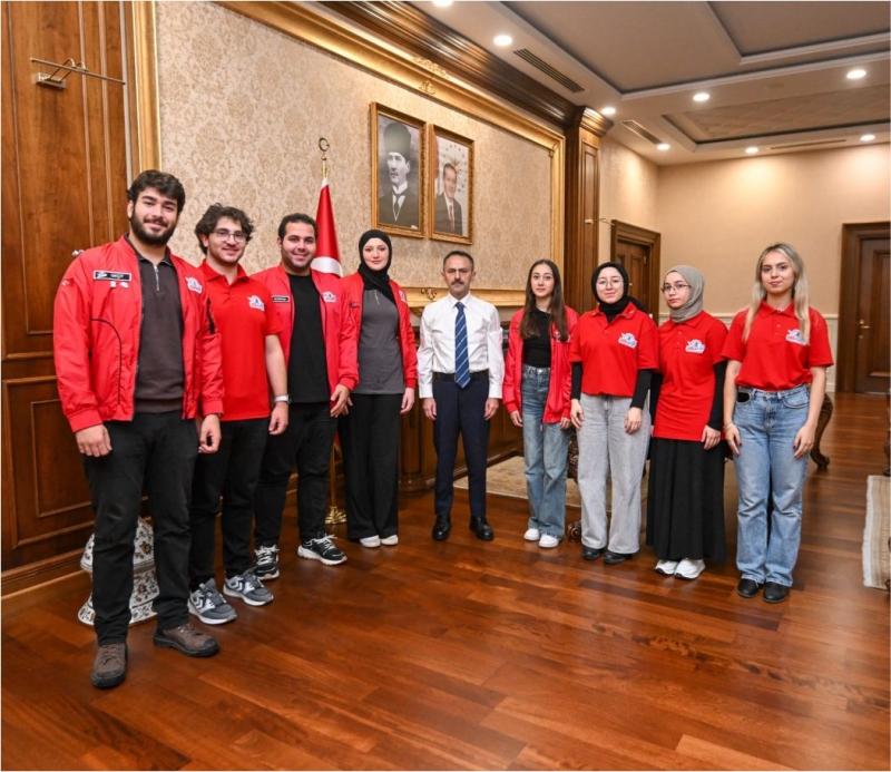 Kocaeli Üniversitesi Teknofest Kulübü, Vali İlhami Aktaş'ı Ziyaret Etti