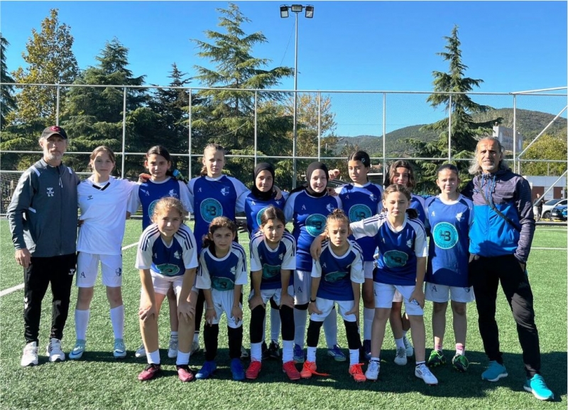 U13 Kız Futbol Turnuvasının Şampiyonu Körfez oldu