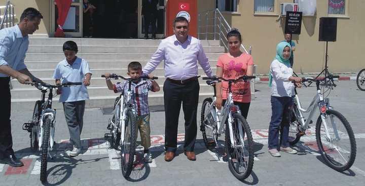 BİSİKLET HEDİYE ETTİLER