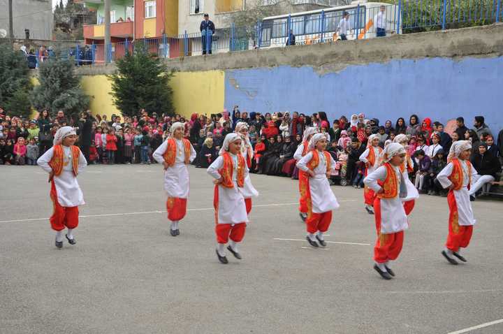 DİLOVASINDA NEVRUZ KUTLAMALARI