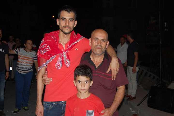 TERZİ  OĞLU İLE YİĞENİNİ ASKERE GÖNDERDİ