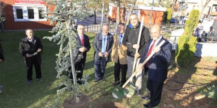 Gebze’de konuklara plaket yerine fidan!