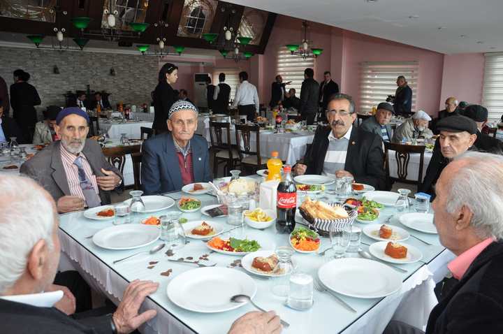 HER YAŞLI BİZİM, BAŞ TACIMIZDIR