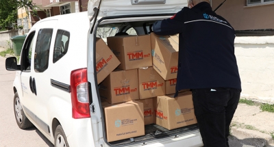 17 günlük kapanmada  100 bin koli dağıtıyor