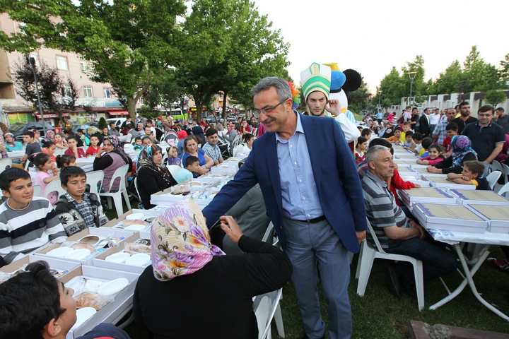 ÜÇ KUŞAK AYNI SOFRADA