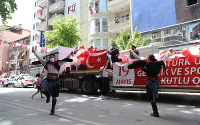 19 Mayıs coşkusunu dört bir koldan sokaklara taşıdı