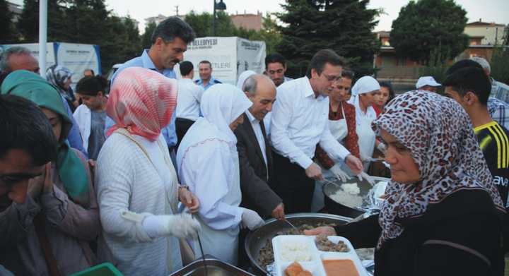 Engelli Aileleriyle İftarda Buluştu