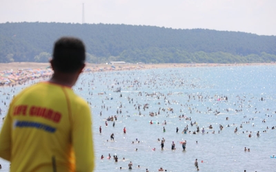 204 kişi boğulmaktan son anda kurtarıldı