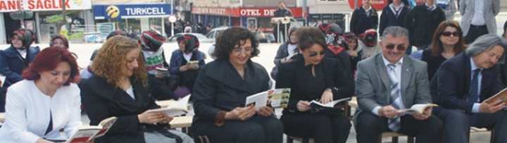 Cumhuriyet Meydanı’nda “Kitap Okuma Etkinliği” gerçekleşti