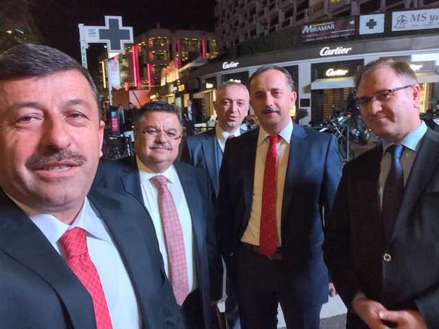 BU DA FRANSA SELFİE'Sİ