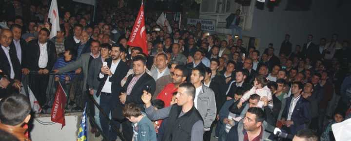 AK Parti'ye katılımlar sürüyor