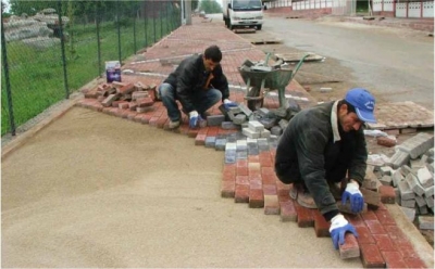 4 ilçeye 24 bin metrekare parke yol