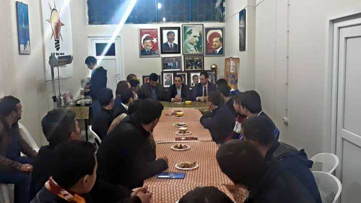 GENÇLER DURMUYOR