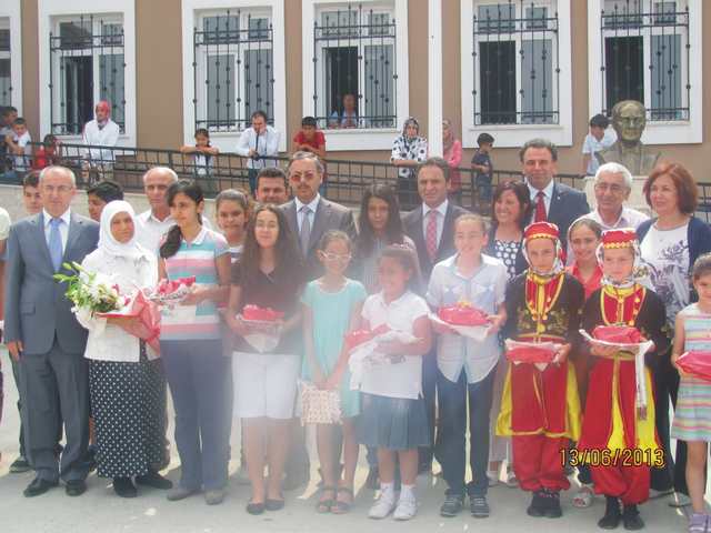 Çayırova'da Karne Dağıtım Töreni Yapıldı