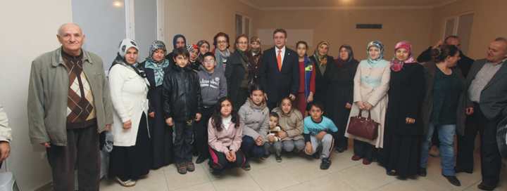 Şevki Demirci Çayırova da arı gibi çalışıyor