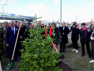 5 BİN FİDANI DAHA TOPRAKLA BULUŞTURDU
