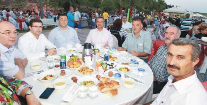 Gebze ailesi iftarda buluştu