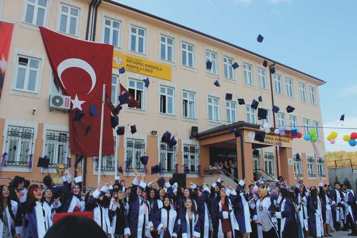 ANADOLU LİSESİ HIZ KESMİYOR…