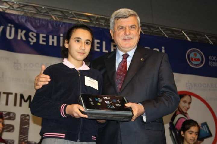 Tabletler öğrencilere dağıtıldı