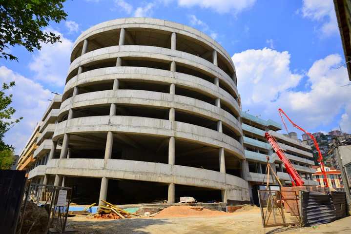 OTOPARK ŞEKİLLENİYOR