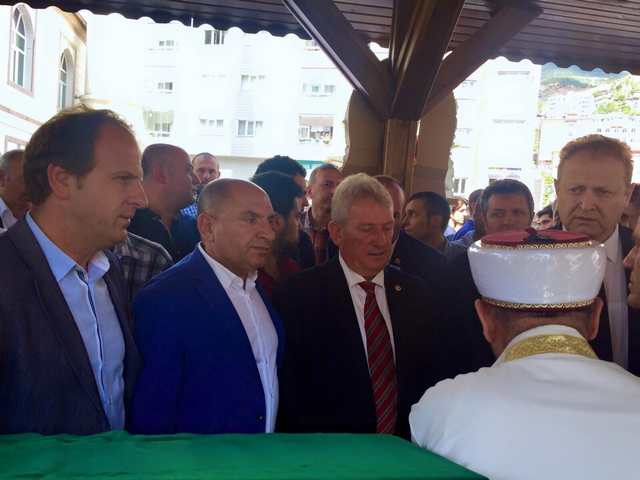 TAHSİN TARHAN YOLDAŞLARINI YALNIZ BIRAKMADI