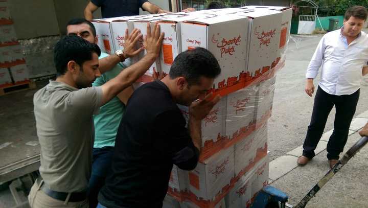 Dilovası’nda 5002 adet gıda paketi dağıtıldı.