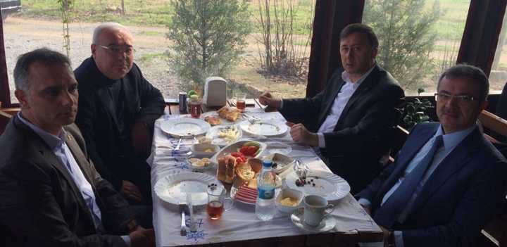 Birlikte Köyleri Gezdiler