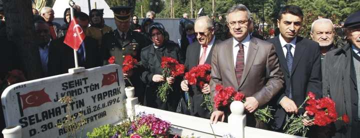 Gebze şehitlerini unutmadı