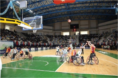 Bu maçta dostluk kazandı

