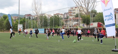 Açık havada spor yapıyorlar