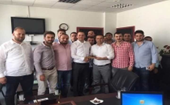 AK GENÇLİK HİKMET YAŞAR'I ZİYARET ETTİ