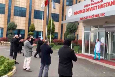 Alkışlar Sağlık Çalışanlarına