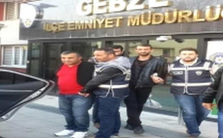 Aranan iki kişi Gebze’de yakalandı.