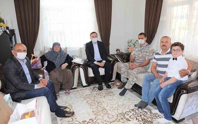 Asırlık çınarlara sürpriz ziyaret