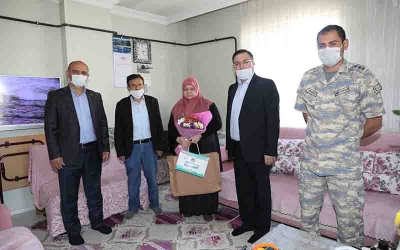 Asırlık çınarlara sürpriz ziyaret